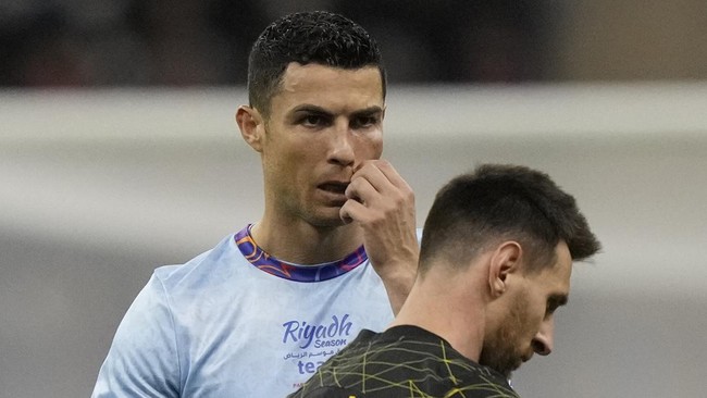 Perjumpaan Cristiano Ronaldo vs Lionel Messi dipastikan gagal terjadi musim depan menyusul keputusan kapten Argentina bergabung ke Inter Miami.