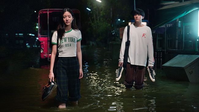 Sinopsis OMG! Oh My Girl, film komedi romantis Thailand tentang kusutnya perasaan jatuh cinta pada orang yang tepat di waktu yang salah.