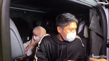 img-title Gandeng Tangan Lesti Usai Keluar dari Polda, Rizky Billar Bilang Begini