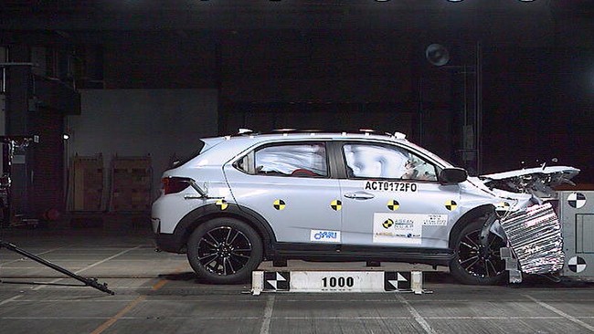 Honda WR-V mendapatkan peringkat tertinggi 5 bintang dalam uji tabrak ASEAN NCAP, dia menemani HR-V dan BR-V yang sudah mendapatkan predikat serupa.