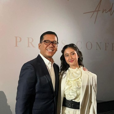 Lirik Lagu Mengejar Matahari - Keisya Levronka & Andi Rianto