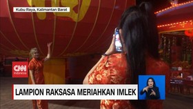 VIDEO: Lampion & Angpau Raksasa Meriahkan Imlek