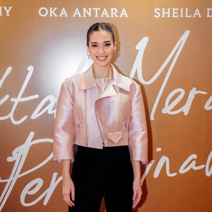 <p>Di usia 44 tahun, Marsha Timothy tak kehilangan pesonanya. Ia selalu tampil <em>stunning</em> dengan padu padan <em>outfit</em> modis. (Foto: Instagram @marshatimothy)</p>