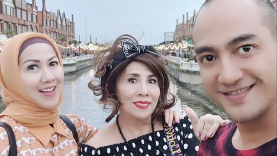 Momen Kebersamaan Keluarga Venna Melinda dan Ferry Irawan Momen Kebersamaan Keluarga Venna Melinda dan Ferry Irawan