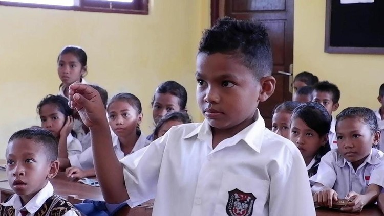 Nono saat dites oleh wali kelasnya dengan sejumlah soal matematika seperti perkalian, penambahan, pengurangan, hingga pembagian, Kamis (19/1/2023). Nono saat dites oleh wali kelasnya dengan sejumlah soal matematika seperti perkalian, penambahan, pengurangan, hingga pembagian, Kamis (19/1/2023).