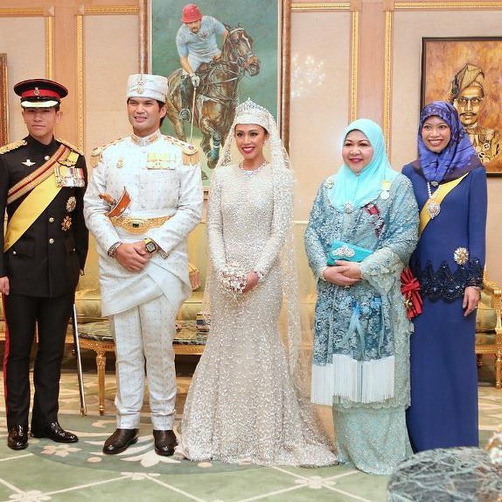 <p>Sebagai informasi, sosok Anisha memang sudah mencuri perhatian sejak beberapa tahun yang lalu karena diduga menjalin hubungan asmara dengan sang pangeran. Ramainya sorotan kala itu juga membuat Anisha memprivat akun media sosial dan kini kembali menjadi buah bibir setelah Pangeran Mateen mengunggah foto mereka di akun pribadinya. (Foto: Instagram @tmski)</p>