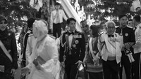 <p>Pangeran Mateen dari Brunei Darussalam kembali menyorot perhatian publik, Bunda. Kali ini, putra Sultan Hassanal Bolkiah&nbsp;tersebut tampil&nbsp;gagah di pernikahan saudara perempuannya, Putri Azemah Ni&rsquo;matul Bolkiah, dengan&nbsp;Pangeran Muda Bahar Ibni Jefri Bolkiah pada 15 Januari 2023. (Foto: Instagram @tmski)<br /><br /><br /></p>