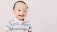 <p><em>"Gantengyaaaa. Fix cocok jadi anak Korea,"</em> kata seorang netizen. <em>"Sudah kayak bayi Korea, Anzel mah,"</em> tutur yang lainnya. (Foto: Instagram: @anzelmaverick)</p>
