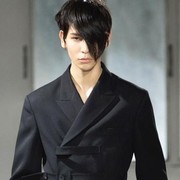 Gaya Raul 'Snow Man' Saat Menghadiri Givenchy Fashion Show di Paris Hingga Jadi Model Runway untuk Koleksi Yohji Yamamoto