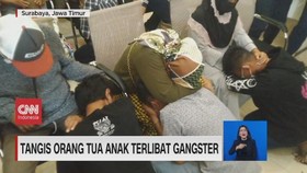 img-title VIDEO: Tangis Orang Tua Anak Terlibat Gangster