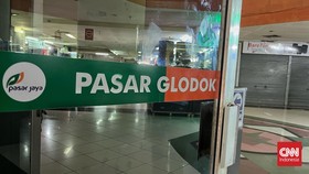 FOTO: Melihat Kondisi Pasar Glodok yang Sepi Ditinggal Pengunjung