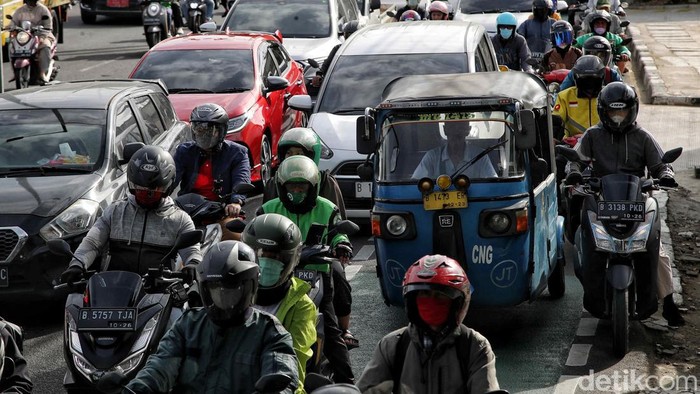 img-title Usulan Tarif Jalan Berbayar Elektronik Naik, dari Rp19 Ribu Jadi Rp75 Ribu, Netizen: Benahi Dulu Transportasi Umum!