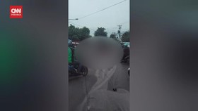 VIDEO: Kendaraan Taktis TNI Tabrak Motor Ibu Bonceng Anak, Ibu Tewas