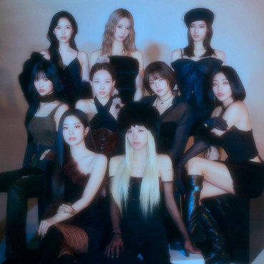 Lirik Lagu Moonlight Sunrise - TWICE