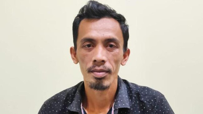 Tersangka serial killer, Dede Solehudin mengaku mendapat uang imbalan Rp100 juta dari Wowon Erawan alias Aki untuk membantu membunuh dan menipu.