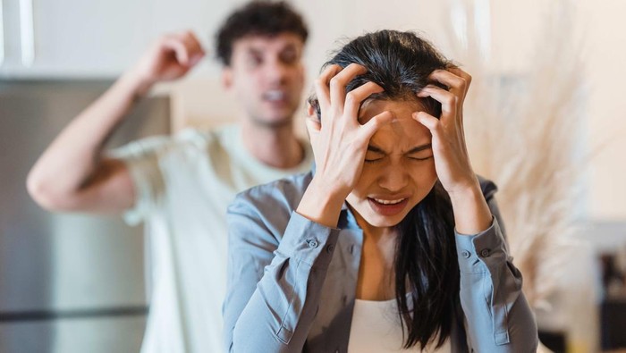 Nggak Cuma Fisik, 5 Hal Ini Juga Termasuk Bentuk KDRT! Lakukan Ini Jika Kamu Mengalaminya