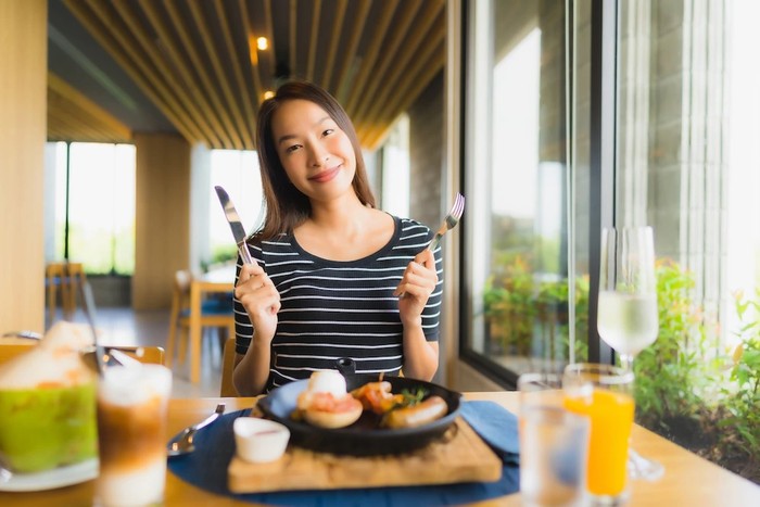 Ilustrasi sarapan penuh makna/ Foto: Freepik.com/lifeforstock