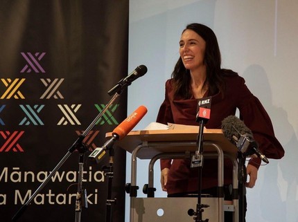 Putuskan Mundur Sebagai PM, Jacinda Ardern Banjir Pujian dari Para Bunda di Seluruh Dunia