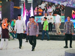 Ini Hasil Keseruan Kapolri-Wagub Jateng Vs Legenda Badminton di Porseni NU