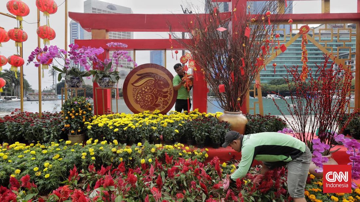 FOTO: Meriah Ornamen Imlek Hiasi Bundaran HI