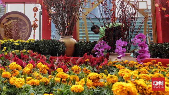 FOTO: Meriah Ornamen Imlek Hiasi Bundaran HI