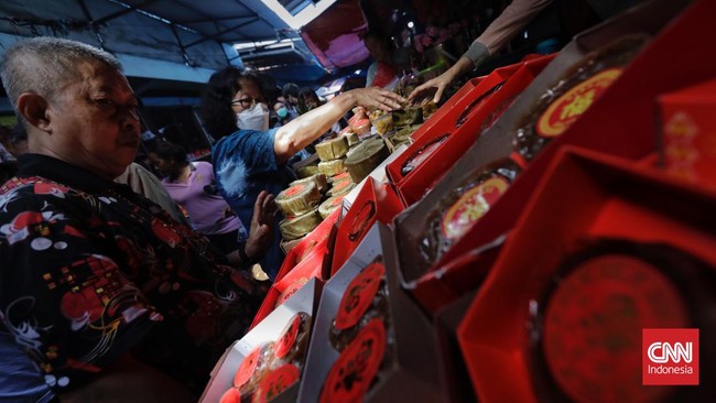 FOTO: Suasana Kesibukan Pecinan Tangerang Sambut Imlek