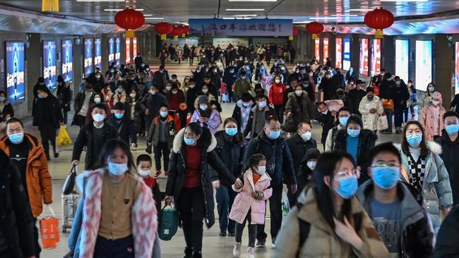 China Ungkap 80 Persen Warganya Positif Covid-19 Memasuki Imlek Pemerintah China mengungkapkan 8 dari 10 orang atau 80 persen warganya positif Covid-19.