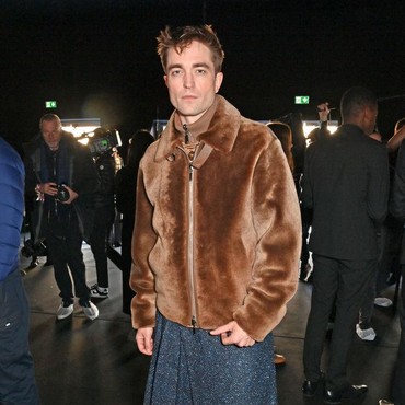 Kekayaan Capai Rp1,5 T, Robert Pattinson Tidur di Perahu Karet 6 Bulan