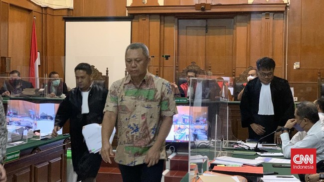 Sidang Kanjuruhan: Pengakuan Mengejutkan LIB Soal Verifikasi Stadion Direktur Operasional PT Liga Indonesia Baru (LIB) Sudjarno mengatakan ada kekosongan regulasi terkait pihak yang bertanggung jawab melakukan verifikasi stadion.