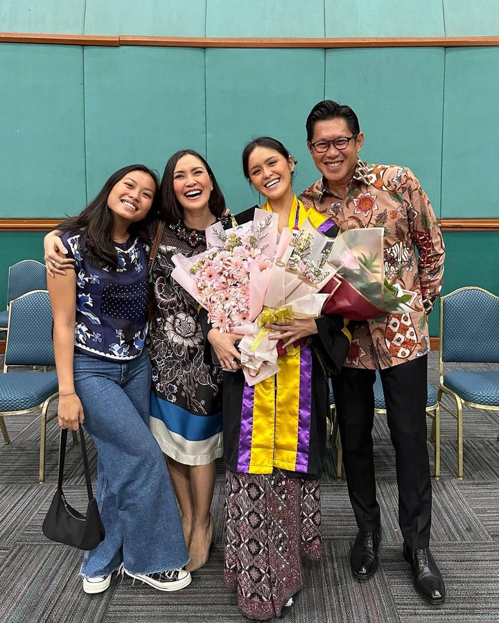 Tara Marie Dermawan anak Becky Tumewu
