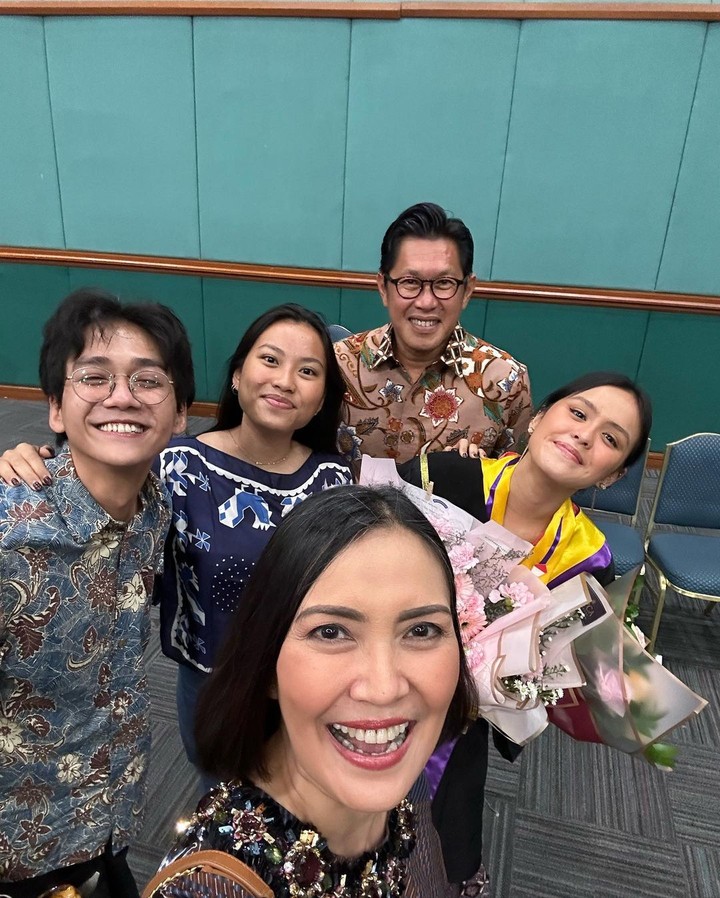 Tara Marie Dermawan anak Becky Tumewu