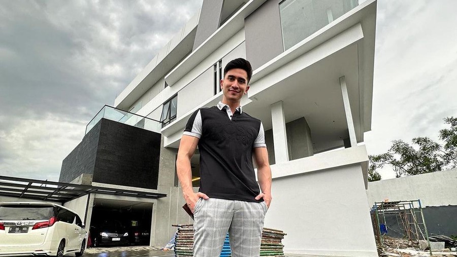 Verrell Bramasta dan rumah di Sentul.