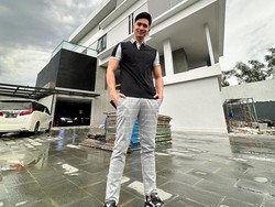 Kado dari Natasha Wilona Mejeng di Rumah Verrell Bramasta