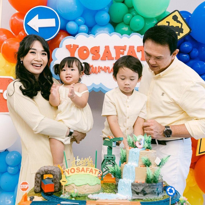 <p>Untuk merayakan hari ulang tahun sang putra, Ahok serta Puput menggelar pesta ulang tahun bersama keluarga dan kerabat dekat. (Foto: Instagram @btpnd @petitebymono)</p>