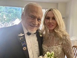 Potret Pensiunan Astronaut Buzz Aldrin yang Menikah di Usia 93 Tahun