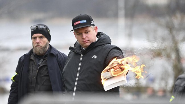 Kemenlu mengutuk keras aksi pembakaran Alquran yang dilakukan oleh politikus Swedia Rasmus Paludan di Stockholm pada Sabtu (21/1).