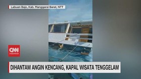 VIDEO: Dihantam Angin Kencang, Kapal Wisata Tenggelam