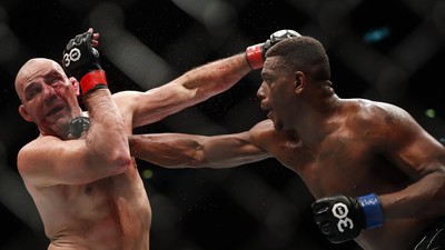 FOTO: Hancurkan Wajah Teixeira, Jamahal Hill Juara Baru UFC