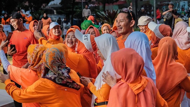 Tak hanya melihat keindahan dan geliat ekonomi Kota Bandung, Sandiaga juga senang mendengar langsung aspirasi dan harapan masyarakat, khususnya dari para ibu.