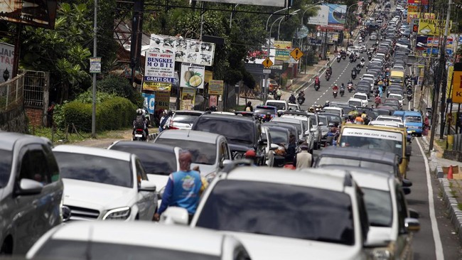 Satlantas Polres Bogor menerapkan sistem satu arah alias one way dari arah Puncak menuju Jakarta hingga pukul 18.00 WIB.