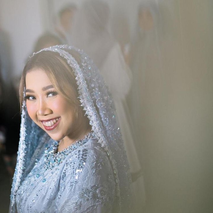 <p>Di postingan ini, Kiky mendapat banyak komentar dari netizen. Sebagain besar memberikan doa agar pernikahannya berlangsung lancar sesuai rencana. "Lancar sampai hari H Kak Kiky," tulis salah satu akun. (Foto: Instagram @kikysaputrii)<br /><br /><br /></p>