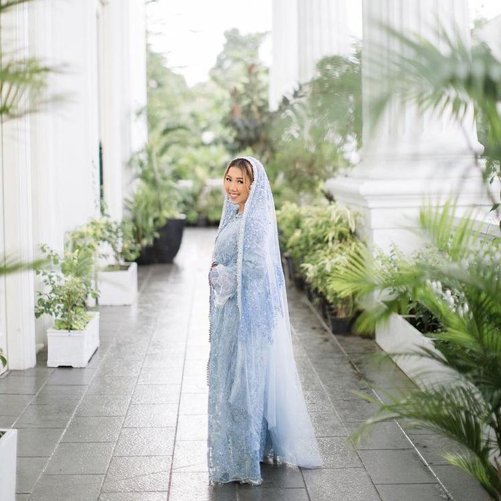 <p>Bahkan, ada netizen yang menyebut Kiky mirip dengan Erina Gudono menantu Presiden Jokowi, lho. "Mba Kiky.....aku Kira tadi Erina Gudono," ujar @wat****. (Foto: Instagram @kikysaputrii)<br /><br /><br /></p>