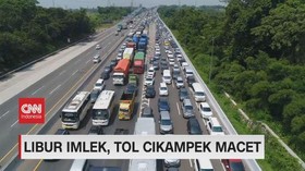 VIDEO: Libur Imlek, Tol Cikampek Macet