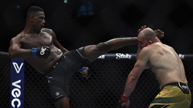 Jamahal Hill juara baru kelas berat ringan UFC usai menang angka atas Glover Teixeira 50-44, 50-44, 50-44 di UFC 283 di Jeunesse Arena, Minggu (22/1).