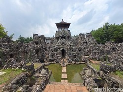 Mengungkap Mitos di Balik Gua Sunyaragi Cirebon