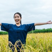 Tersenyum Dapat Meningkatkan Kebahagiaanmu dan Orang Sekitar, Lho! Ini Penjelasannya