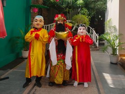 Meriahnya Imlek di Kampung Pecinan Surabaya: Barongsai Keliling-Bagi Angpao