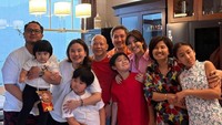 <p>Agatha Suci juga tak ingin melewatkan perayaan Imlek bersama keluarga, Bunda. Melalui beberapa unggahan di media sosialnya, Agatha tampak membagikan keseruan keluarganya merayakan Tahun Baru Imlek. Tak hanya itu, penyanyi yang satu ini juga melengkapi unggahan tersebut dengan doa dan harapan, "<em>If we are to preserve culture we must continue to create it. Happy Chinese New Year from our family to yours. Gong Xi Fa Chai</em>," tulisnya. (Foto: Instagram@agatha_suci)</p>