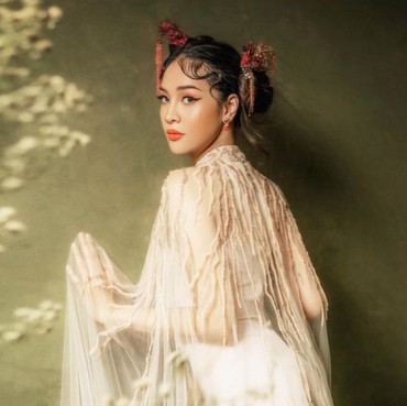 Sempat Dikritik, Kini Anya Geraldine Tampil Beda di Nikahan Angel Pieters