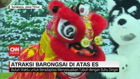 VIDEO: Atraksi Barongsai di Atas Es